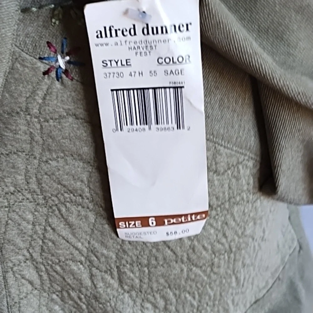 Alfred Dunner zip up jacket. Size 6 P - Picture 5 of 7